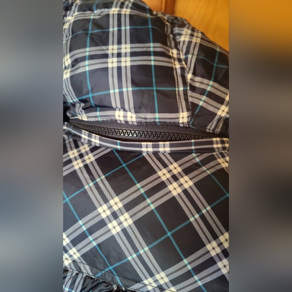 ❄️ Aeropostale NWT Plaid Puffer Vest — Size M ( Excellent Condition) - Picture 15 of 16